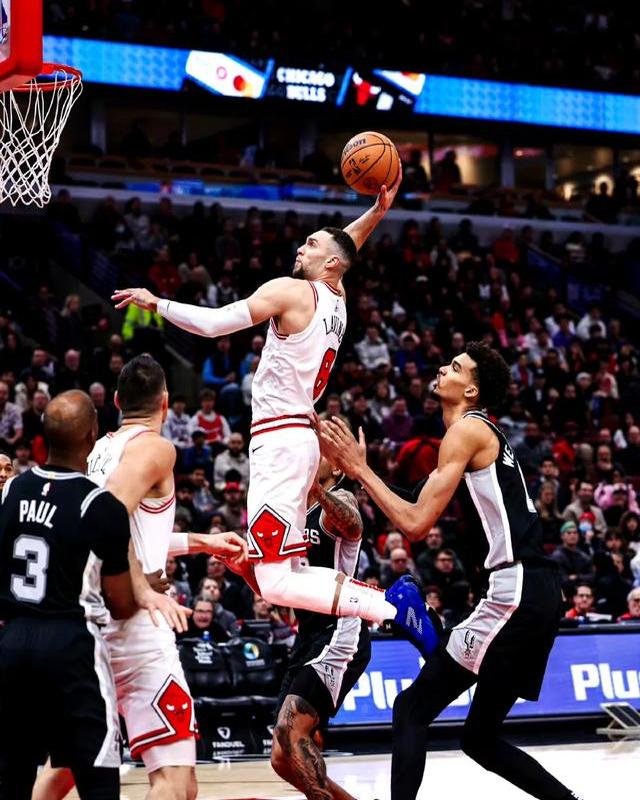 NBA西部榜首之争激烈，凯尔特人虐胜活塞的简单介绍
