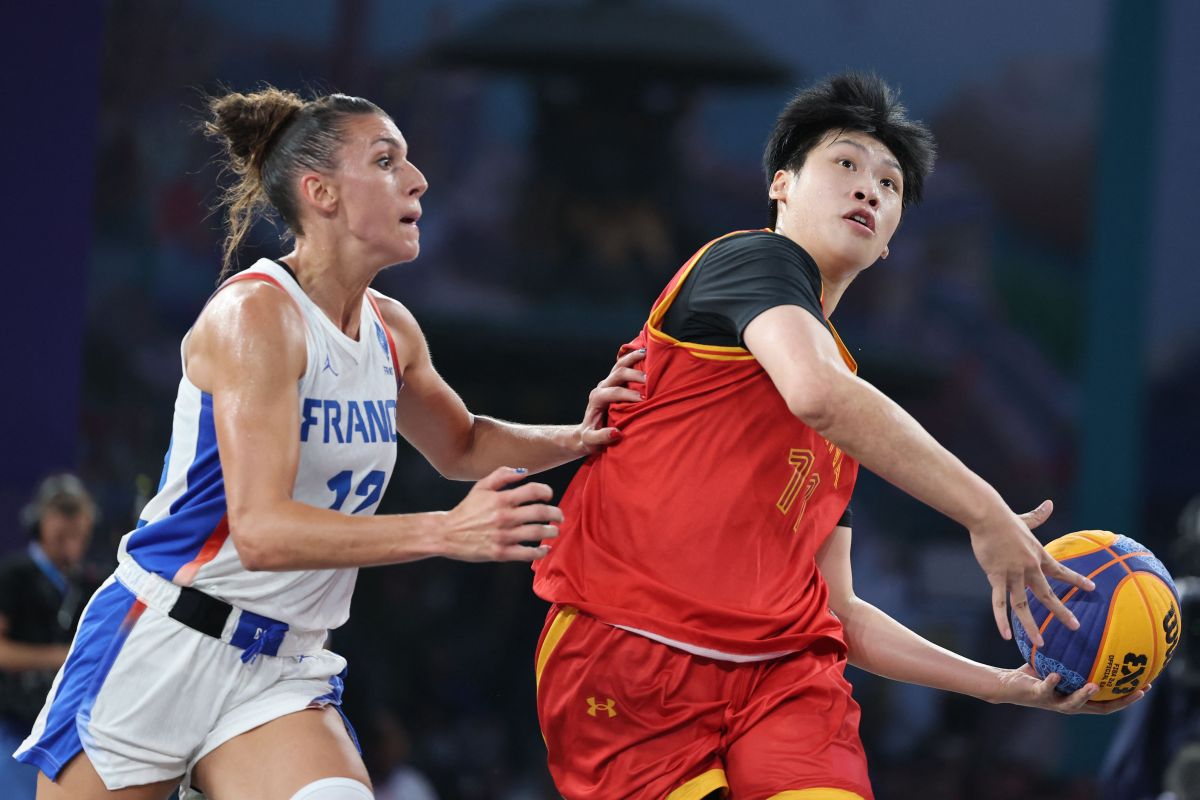 篮球女子单打比赛，美国队胜出 