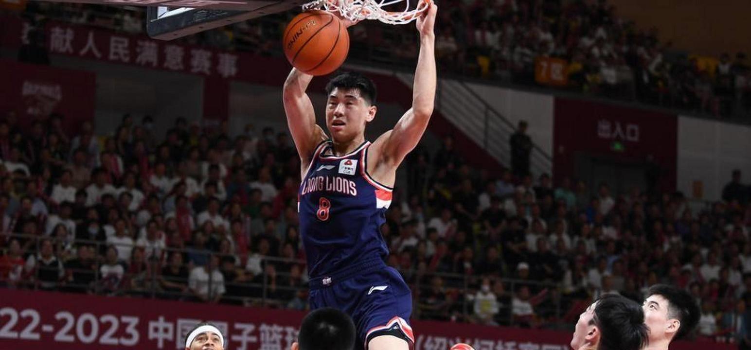 湖北男篮在主场赢得对天津男篮的胜利 